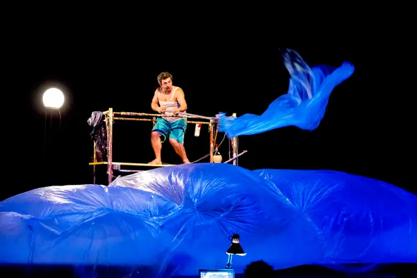 L'uomo e il mare di plastica - viaggio in mare